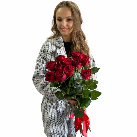 11 червоних троянд