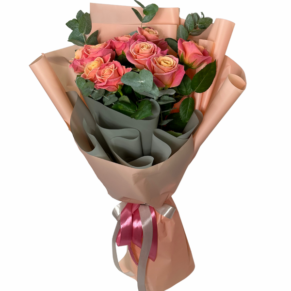 9 ароматних троянд з евкалиптом